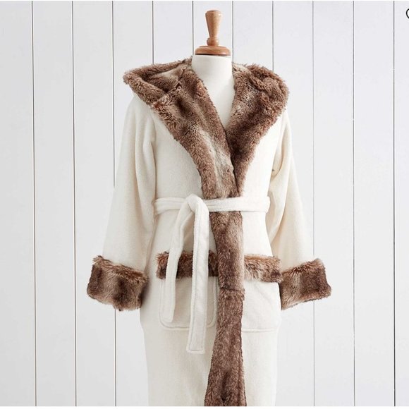 Like New Pottery Barn Faux Fur Ombre Robe - White with Caramel Trim - Size Small - Picture 1 of 3